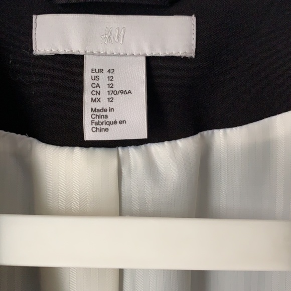 Short black everyday blazer - Picture 2 of 2